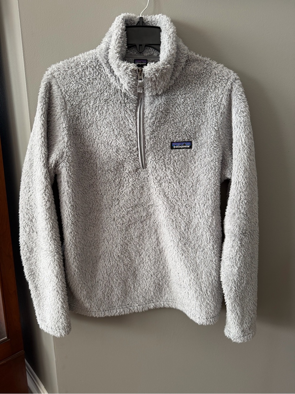 Patagonia Men’s Light Gray Zip-Up Fleece Sweater